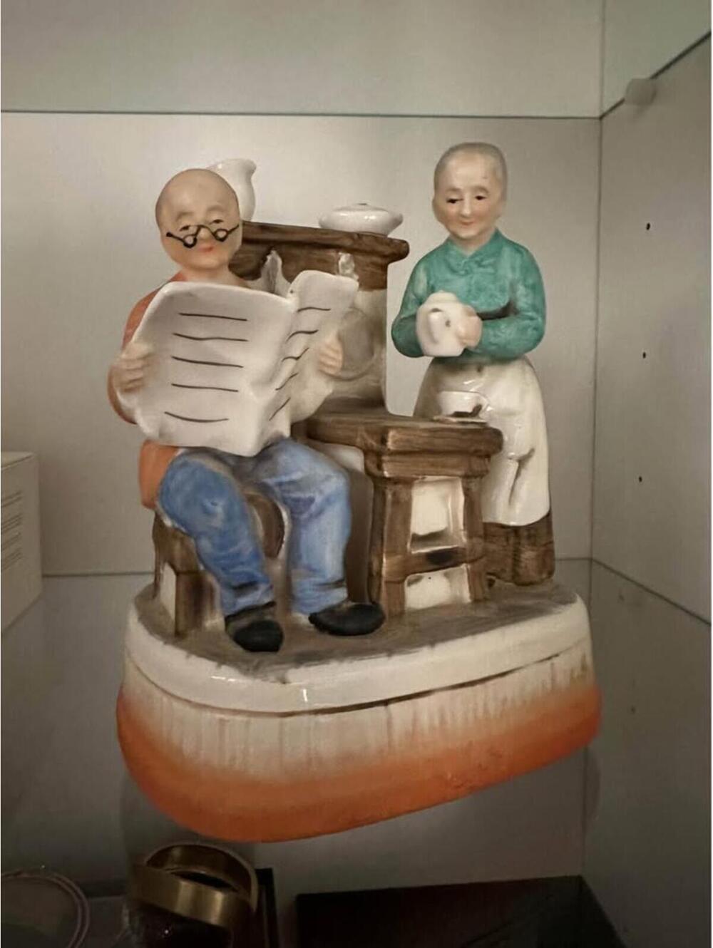 Vintage Grandma and Grandpa Music Box